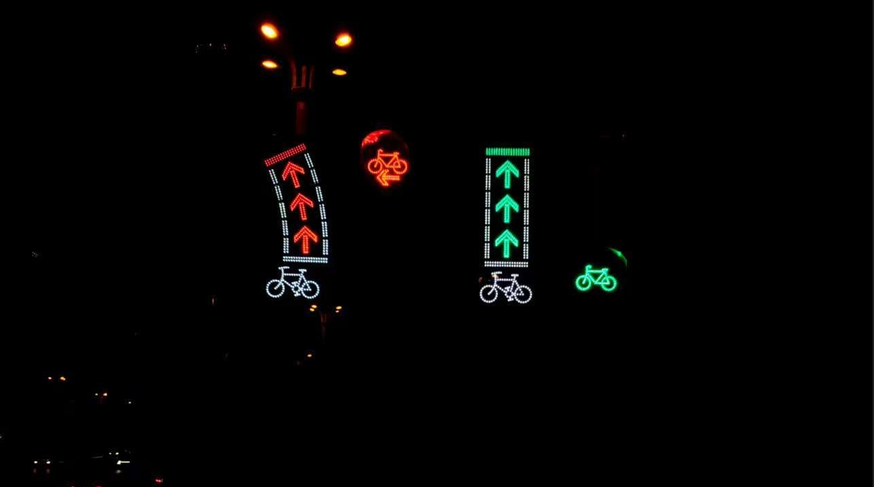 非機(jī)動(dòng)車LED導(dǎo)向指引牌獲得客戶好評(píng)，路口效果明顯！