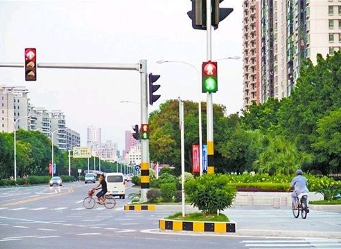 大連交通信號燈已經(jīng)全面啟用無線3G控制技術