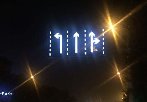 LED主動發(fā)光道路交通指路標(biāo)志牌